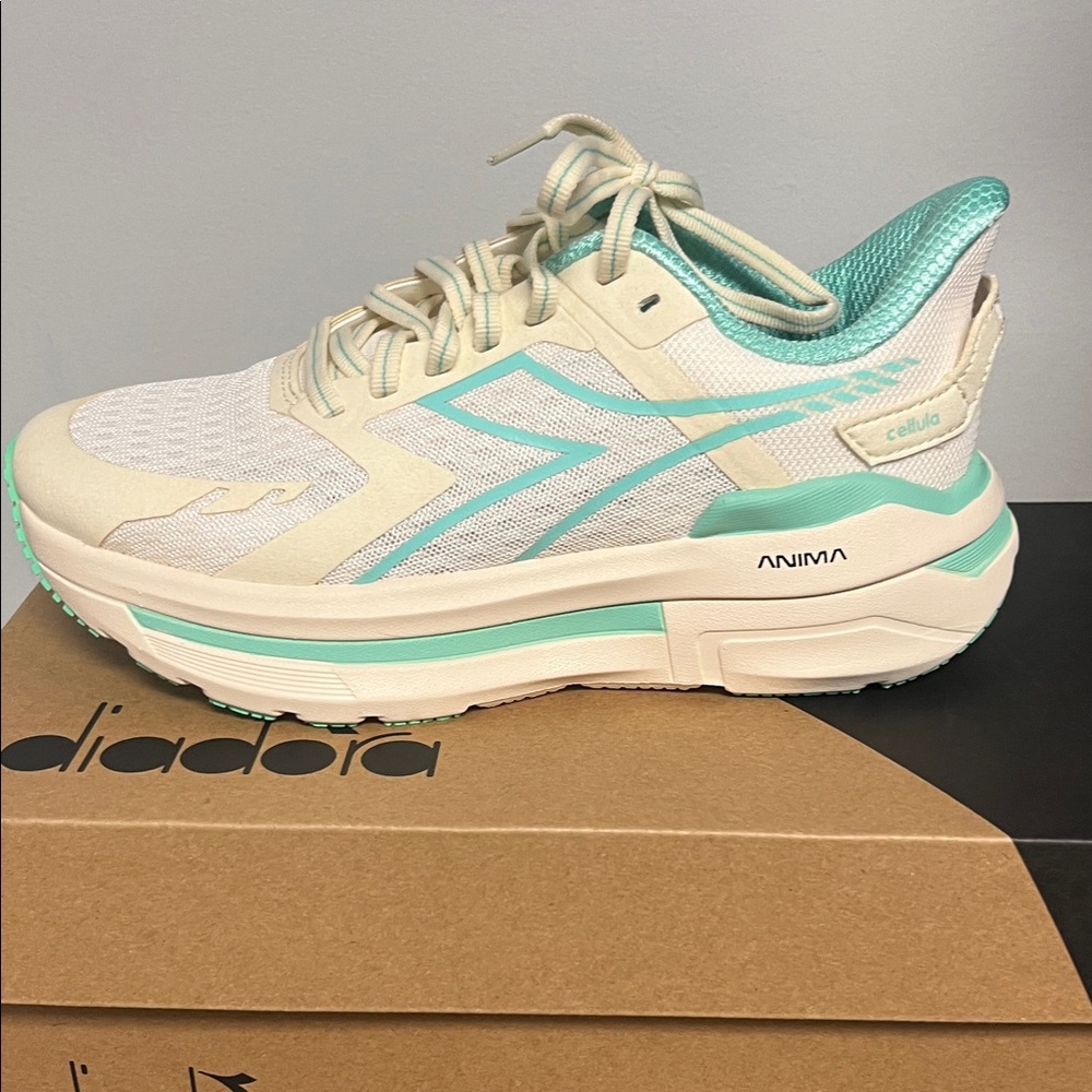 Diadora Women's Sneakers in Cream and Mint